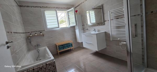 villa plein pied spacieuse et moderne 3 chambres piscine 125 m2