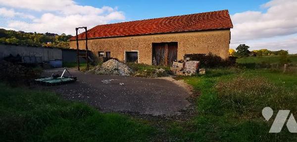 Ensemble bâtiments agricoles avec terrain
