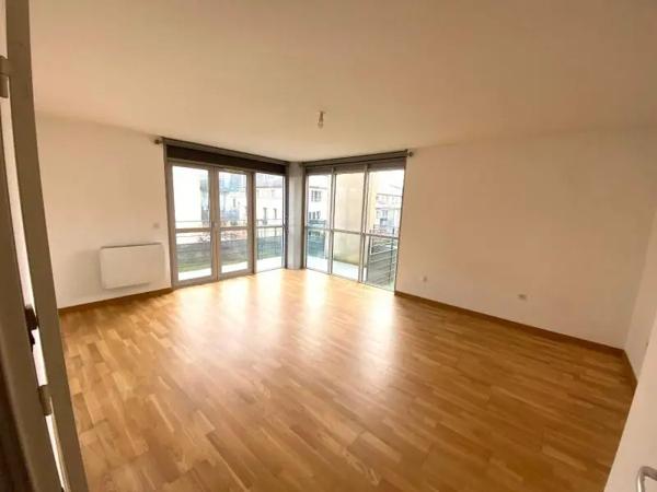 Appartement à louer 3 pièces 70.2m² Blois (41000)