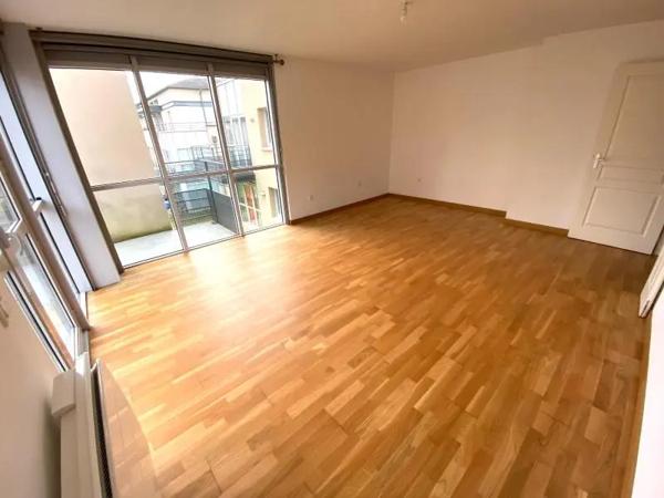 Appartement à louer 3 pièces 70.2m² Blois (41000)