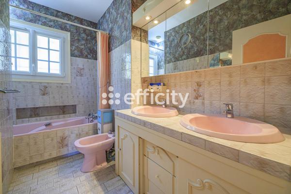 Maison
         8 pièces
        - 162 m² Exclusivité 234 000 € *