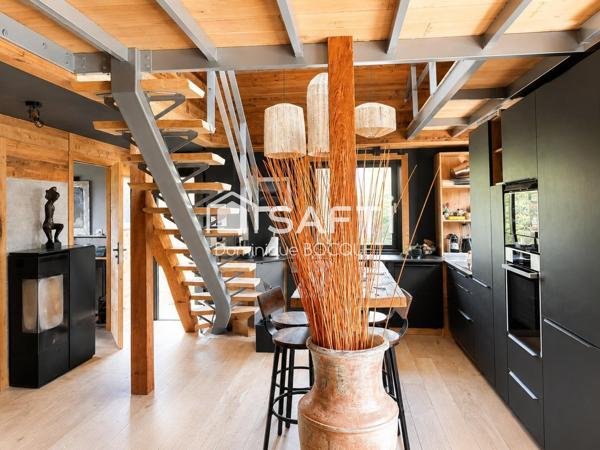 Chalet d'exception, refait à neuf 4 pièces, 3 chambres, garage, parking et terrain privatif.