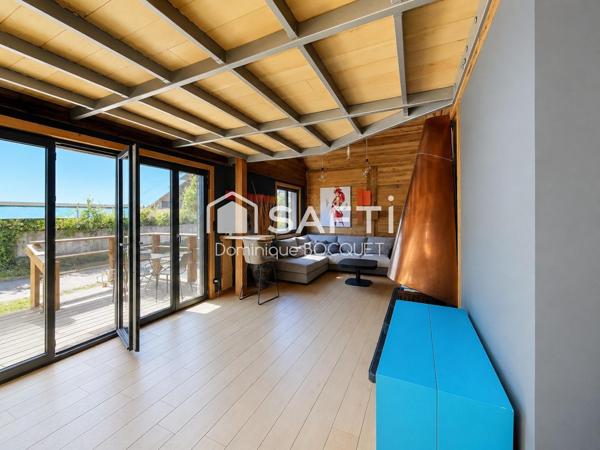Chalet d'exception, refait à neuf 4 pièces, 3 chambres, garage, parking et terrain privatif.