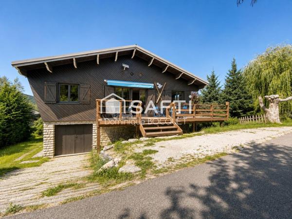 Chalet d'exception, refait à neuf 4 pièces, 3 chambres, garage, parking et terrain privatif.