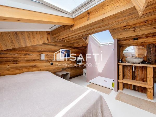 Chalet d'exception, refait à neuf 4 pièces, 3 chambres, garage, parking et terrain privatif.