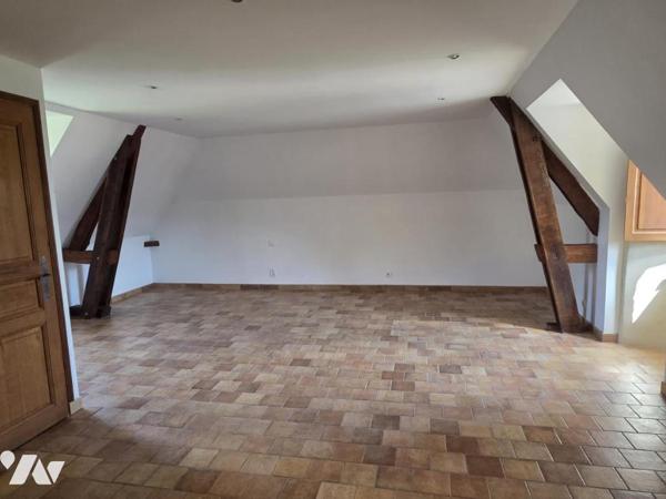 Propriété comprenant un ancien prieuré et une longère sur un terrain de 3700m² environ.