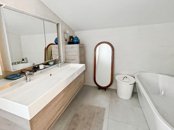 En exclusivité Maison T6 de 147 m2 avec piscine, jardin, garage à Allauch 13190