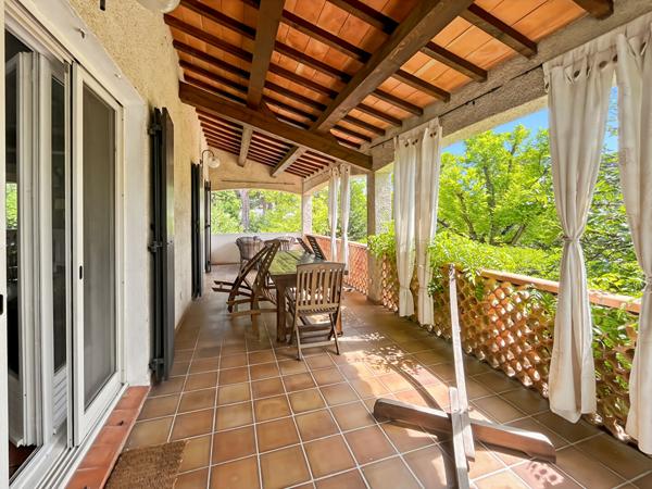 En exclusivité Maison T6 de 147 m2 avec piscine, jardin, garage à Allauch 13190