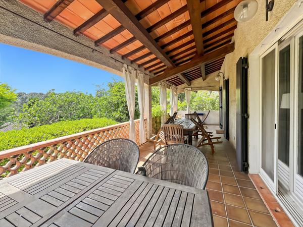 En exclusivité Maison T6 de 147 m2 avec piscine, jardin, garage à Allauch 13190