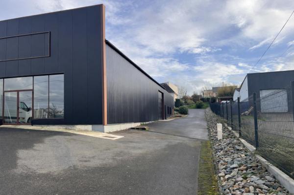 LOCAL COMMERCIAL SAINT BERTHEVIN