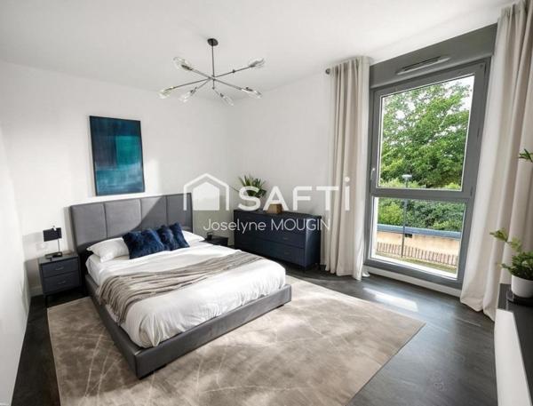 Amiens, appartement T 3 avec terrasse et place de parking sécurisée.