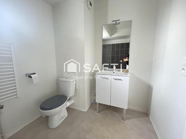 Amiens, appartement T 3 avec terrasse et place de parking sécurisée.