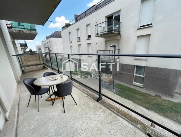Amiens, appartement T 3 avec terrasse et place de parking sécurisée.