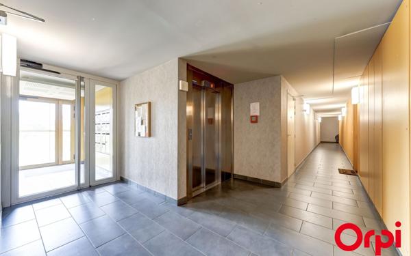 Appartement à vendre    2 pièces • 40,48 m2 Saint-Priest