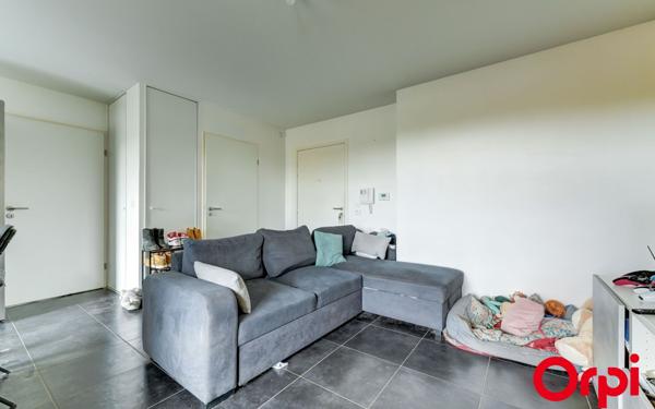 Appartement à vendre    2 pièces • 40,48 m2 Saint-Priest