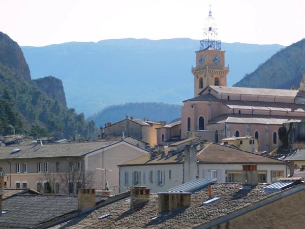 DIGNE-LES-BAINS (04) APPARTEMENT T2 de 51m² avec balcon, 4ème étage avec ascenseur