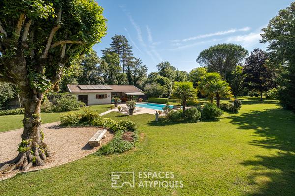 Propriété de caractère au bord de l’eau