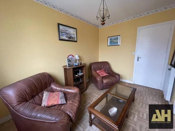 MAISON - GUILERS PROX. BOURG - BEAU POTENTIEL - 2 CHAMBRES - SOUS-SOL COMPLET - JARDIN CLOS