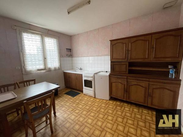 MAISON - GUILERS PROX. BOURG - BEAU POTENTIEL - 2 CHAMBRES - SOUS-SOL COMPLET - JARDIN CLOS