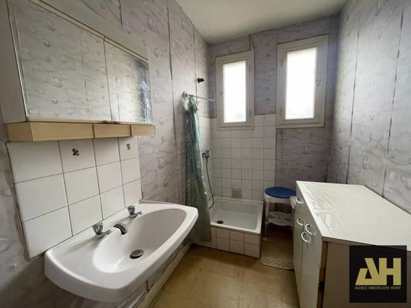 MAISON - GUILERS PROX. BOURG - BEAU POTENTIEL - 2 CHAMBRES - SOUS-SOL COMPLET - JARDIN CLOS