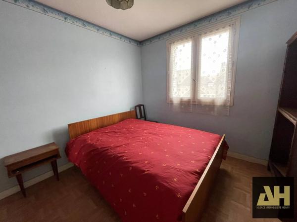 MAISON - GUILERS PROX. BOURG - BEAU POTENTIEL - 2 CHAMBRES - SOUS-SOL COMPLET - JARDIN CLOS