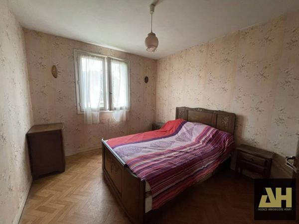 MAISON - GUILERS PROX. BOURG - BEAU POTENTIEL - 2 CHAMBRES - SOUS-SOL COMPLET - JARDIN CLOS