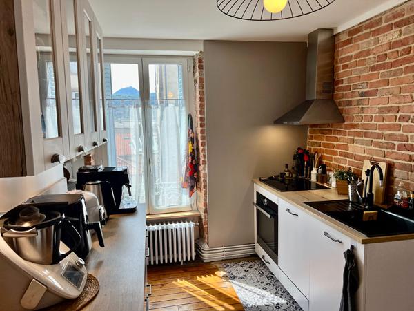 Beau T4 rénové sur le plateau central