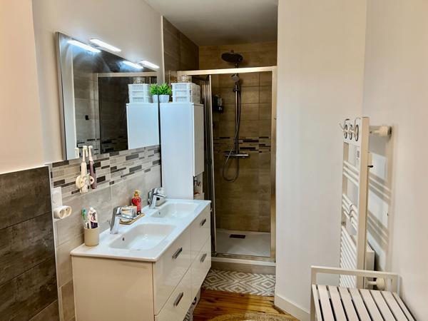 Beau T4 rénové sur le plateau central