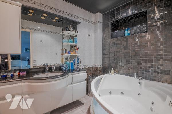 Maison 5 pièces – 168 m² – Piscine – Garage – Terrasse – Annexe – Villeurbanne