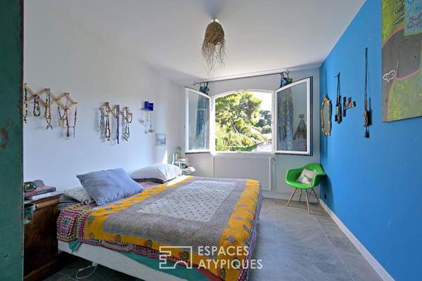 Maison singulière au bas du Mont Saint-Clair