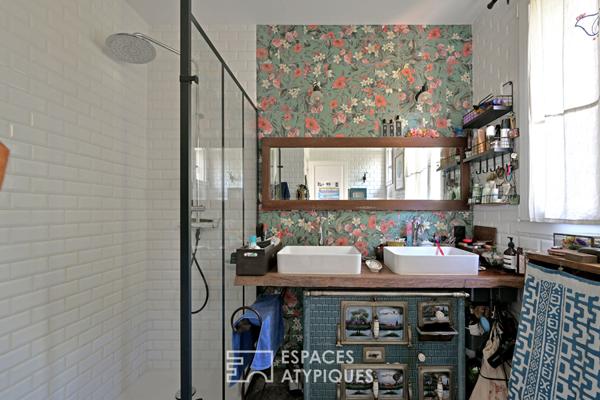 Maison singulière au bas du Mont Saint-Clair