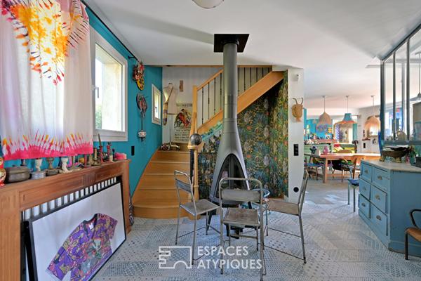 Maison singulière au bas du Mont Saint-Clair