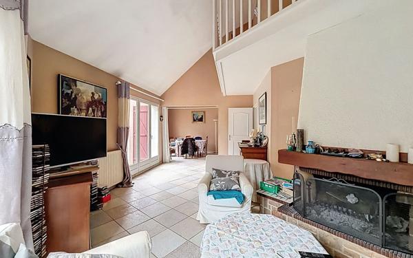 Maison à vendre    5 pièces • 129 m2 Voisins-le-Bretonneux