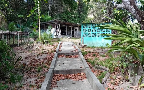 Maison à vendre    6 pièces •  Mana