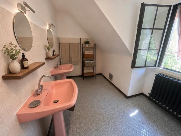 Saint-Avé – Quartier des Trois Rois – Maison familiale rénovée de 145 m² – 5 chambres – Terrain de 790 m²