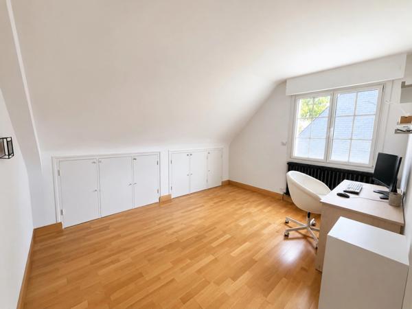 Saint-Avé – Quartier des Trois Rois – Maison familiale rénovée de 145 m² – 5 chambres – Terrain de 790 m²