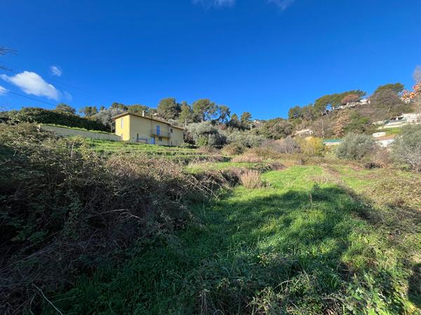 CARROS LES PLANS - TERRAIN CONSTRUCTIBLE DE 5 737 M²