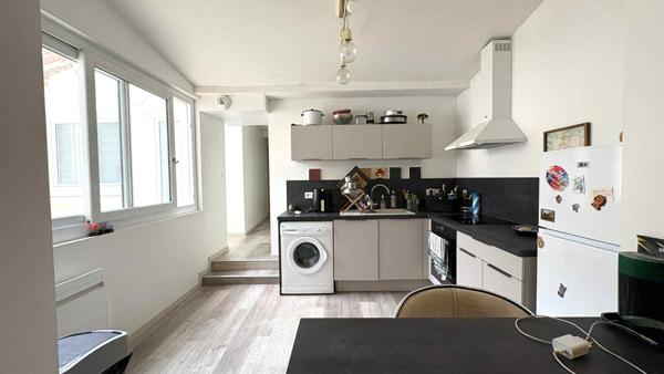 HYPER CENTRE BRECHE - Appartement T3 de 76m2 entièrement rénové avec cour