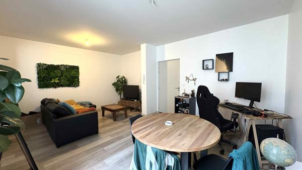 HYPER CENTRE BRECHE - Appartement T3 de 76m2 entièrement rénové avec cour