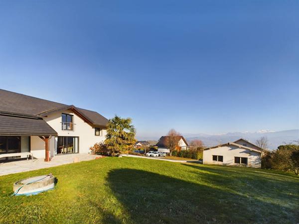 RUMILLY - Superbe villa - Au calme - Vue Dégagée - Aperçu sur le Mont Blanc.