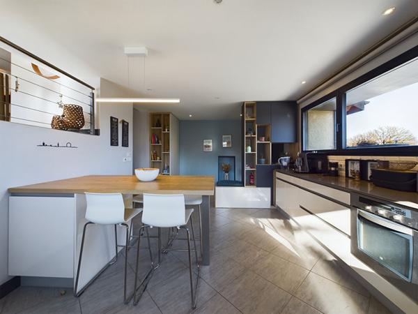 RUMILLY - Superbe villa - Au calme - Vue Dégagée - Aperçu sur le Mont Blanc.