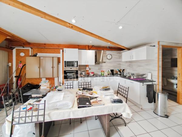 A vendre à Lux Dpt (71) Local commercial de 366 m² et bureaux