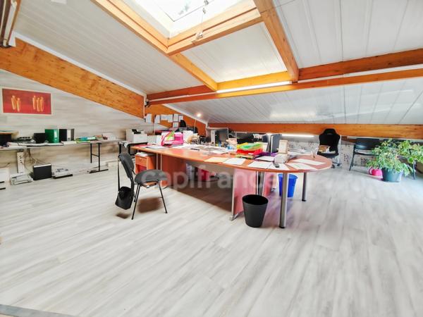 A vendre à Lux Dpt (71) Local commercial de 366 m² et bureaux