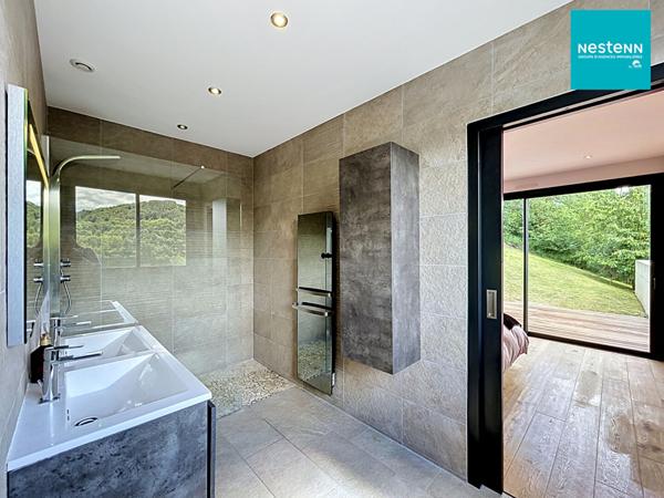 LA FOUILLOUSE (42480) MAISON D'ARCHITECTE CONTEMPORAINE AVEC PISCINE !