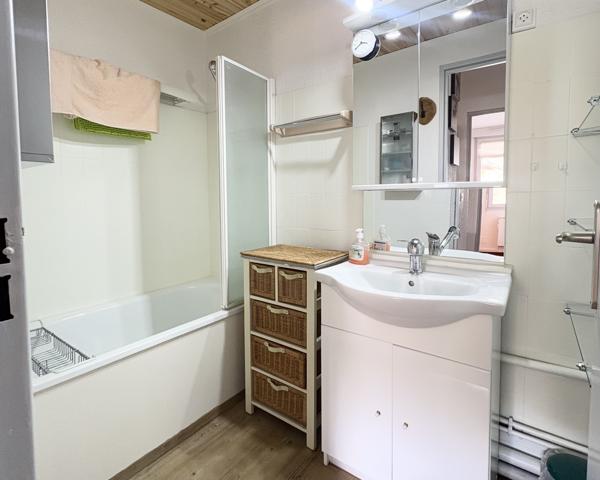 Appartement
         3 pièces
        - 45 m² 125 000 € *