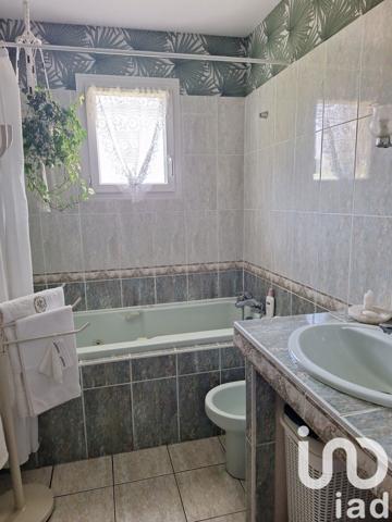 Maison 4 pièces de 82 m² à Arès (33740)