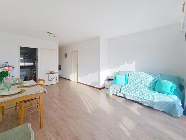 Carqueiranne coeur de ville  - Studio 33 m², balcon 6m², pkg privatif, au calme