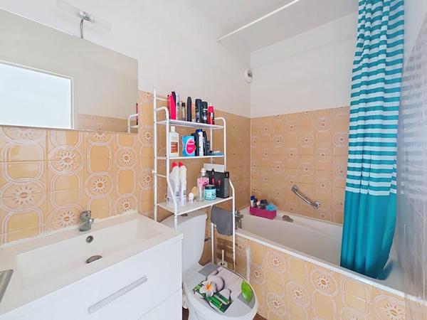 Carqueiranne coeur de ville  - Studio 33 m², balcon 6m², pkg privatif, au calme