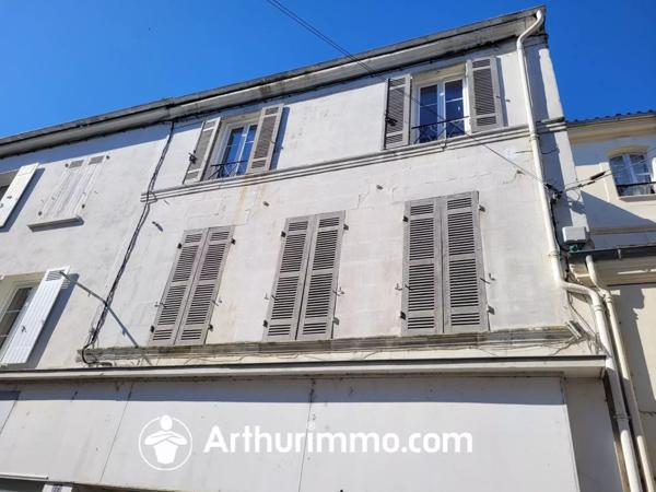 Vente Immeuble 6 pièces 134 m2 à Saint-Jean-d'Angély