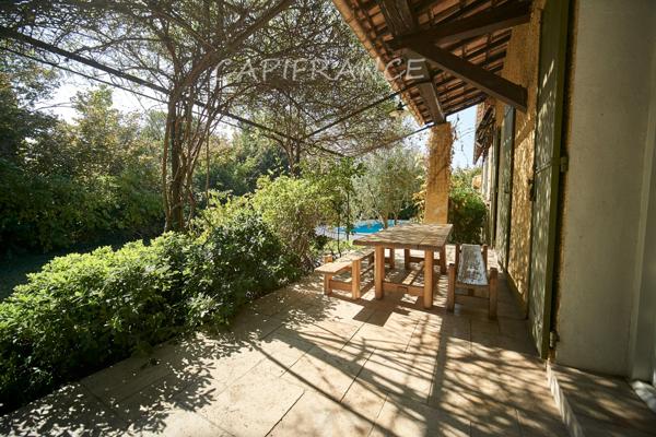 🏡 Grande maison économe de plain-pied au centre d’Eyguières